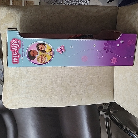 MY LIFE AS A FOREIGN POSEABLE LANGUAGE TUTOR DOLL IN BOX - Picture 7 of 9
